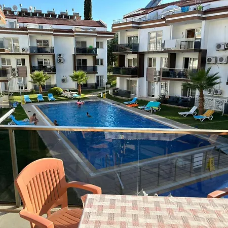 Charming 3-bedroom With Private Pool For Rent דירה *